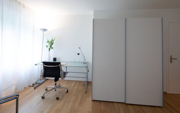 Modern Furnished 2-Room Apartment with Balcony in Zürich Wiedikon 3