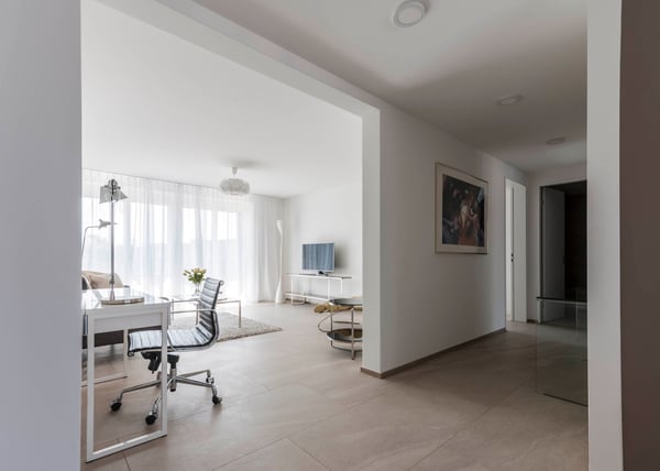 Furnished 2-Bedroom Apartment Zurich Wiedikon – central, Balcony & cleaning Servic 4