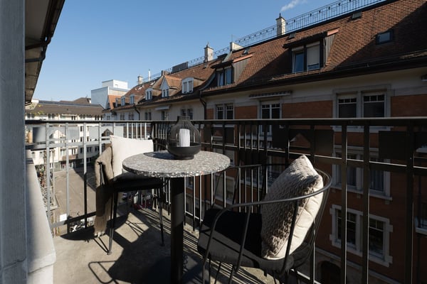 Modern Furnished 3.5-Room Apartment in Zürich's Prestigious 8008 District 14