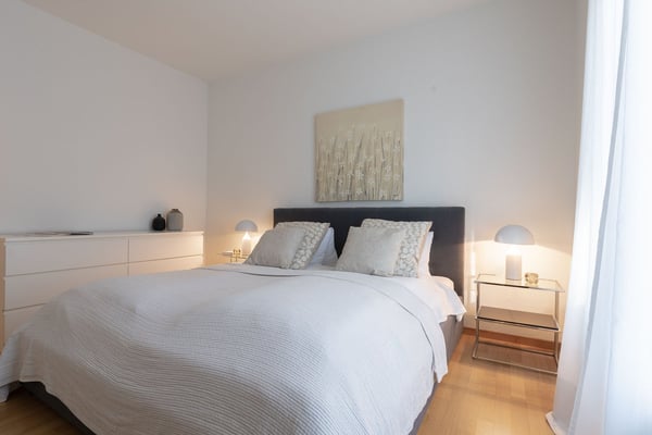 Modern Furnished 3.5-Room Apartment in Zürich's Prestigious 8008 District 8