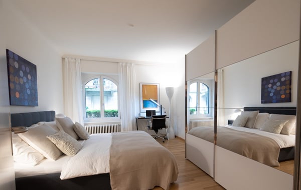 Modern Furnished 3.5-Room Apartment in Zürich's Prestigious 8008 District 6