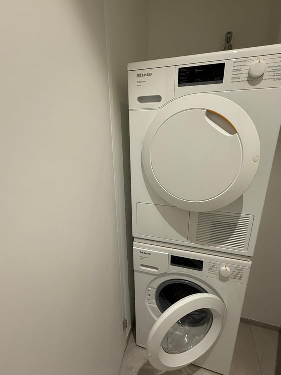 Moderne und grosszügige 2.5 Zimmerwohnung mit grossem Balkon an zentraler Lage 8