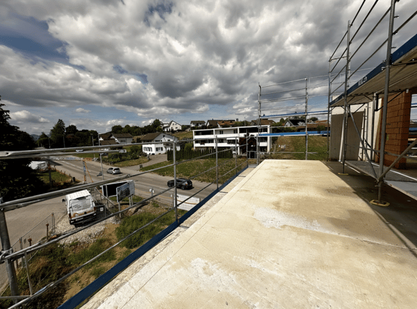 Attikawohnung mit 120 m² Terrasse und Blick ins Grüne und übers Suhrental 5