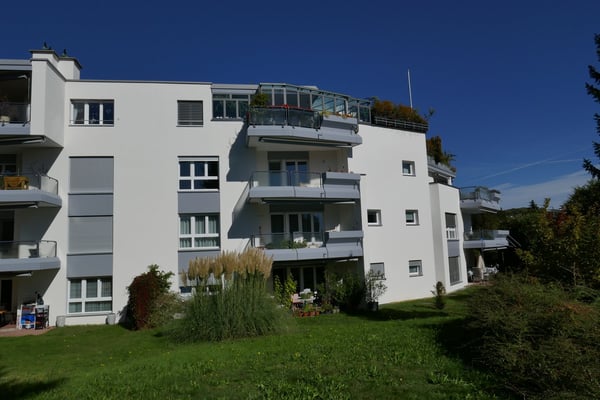 3 1/2 - Zimmer-Parterre-Wohnung mit grossem Gartensitzplatz
