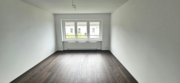 Geniessen Sie ein exklusives Wohnambiente mit einem Weitblick, der von der Stadt Zürich über den Zürichsee bis in die Ferne reicht! 6
