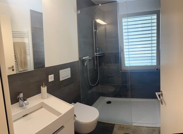 Moderne, praktische 2.5-Zimmer-Wohnung mit Bahnanschluss im TILIA USTER 6