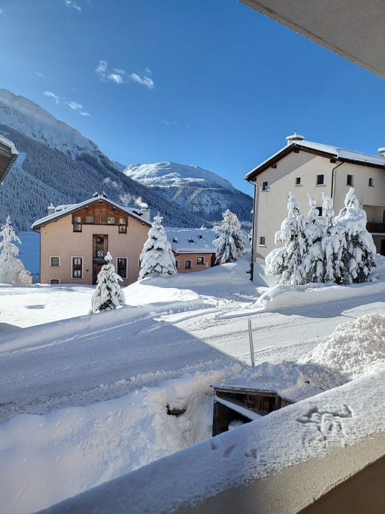 1.5-Zimmer mit Engadiner Ambiente und Cheminée in Zuoz 8