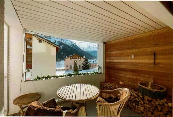 1.5-Zimmer mit Engadiner Ambiente und Cheminée in Zuoz 5