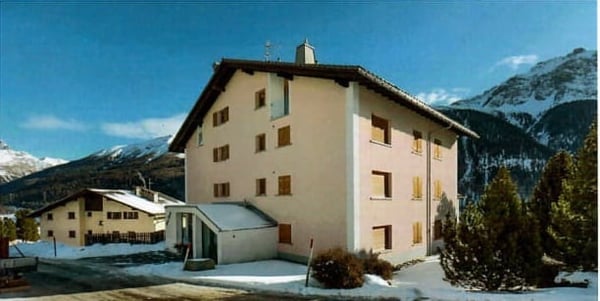 1.5-Zimmer mit Engadiner Ambiente und Cheminée in Zuoz 7