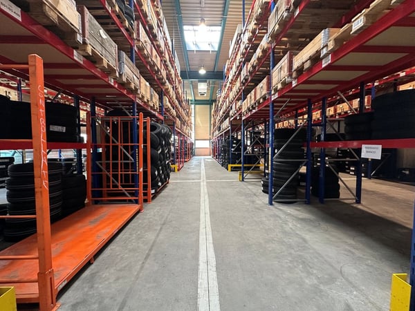 Ampia superficie commerciale e logistica in posizione strategica a Barbengo 10