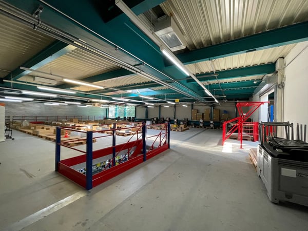 Ampia superficie commerciale e logistica in posizione strategica a Barbengo 8