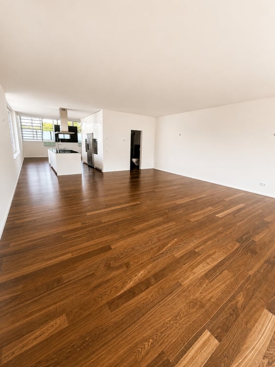 Traumhaftes Wohnen mit luxuriösem Ausbau! 1 grosses Schlafzimmer im OG, Rest offen gestaltet 2