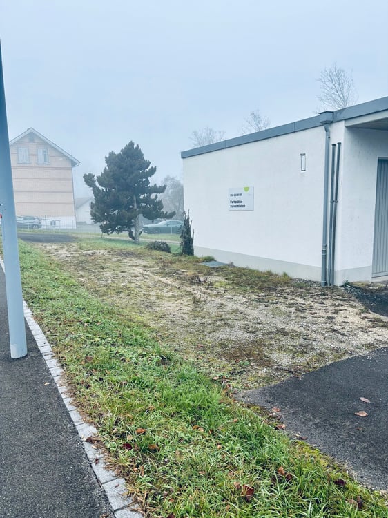 Grosser Abstellplatz in Langwiesen 1