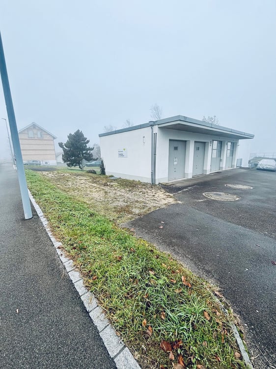 Grosser Abstellplatz in Langwiesen 2