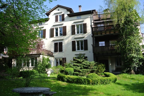 Neu sanierte 6-Zimmerwohnung im 1.OG ca. 160 m2 (Wohnen/Arbeiten)