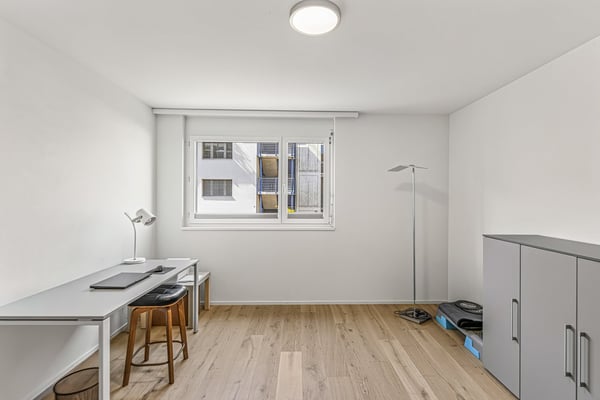 Hochwertig sanierte 4.5-Zimmerwohnung an ruhiger und sonniger Lage 8
