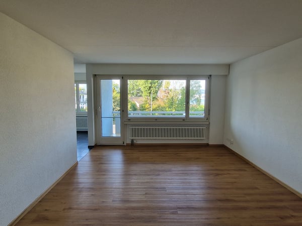 Helle und grosszügige 4.5-Zimmerwohnung mit sonnigem Balkon 3