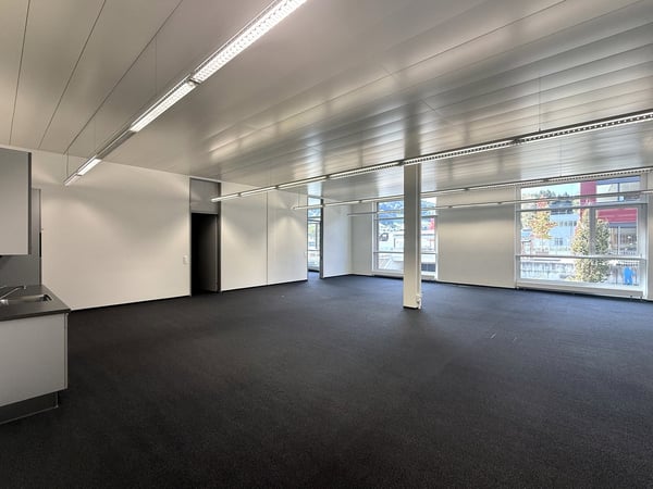 Mitten im Geschehen: Ihr moderner Arbeitsplatz in Pfäffikon SZ! 1