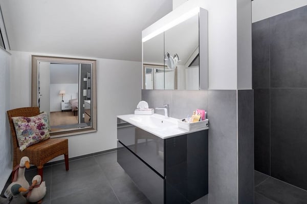 Alleine ganz oben, neuwertig, ruhig und mit schöner Rundsicht 9