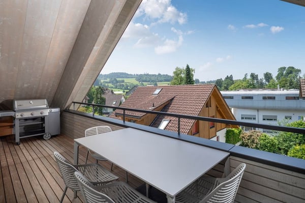 Alleine ganz oben, neuwertig, ruhig und mit schöner Rundsicht 2