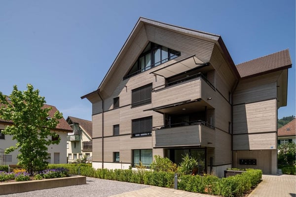 Alleine ganz oben, neuwertig, ruhig und mit schöner Rundsicht 1