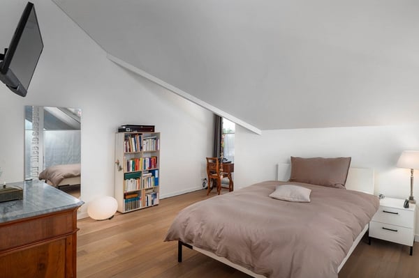 Alleine ganz oben, neuwertig, ruhig und mit schöner Rundsicht 8