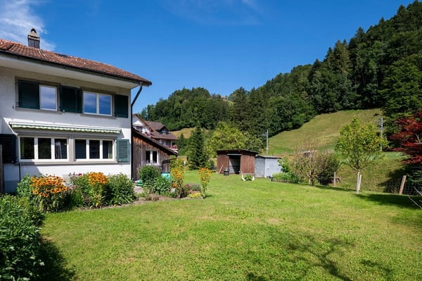 Gepflegtes Flarzhaus mit Landparzelle 5