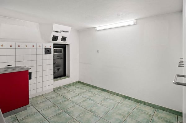 Gepflegtes Flarzhaus mit Landparzelle 8