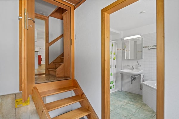 Gepflegtes Flarzhaus mit Landparzelle 13