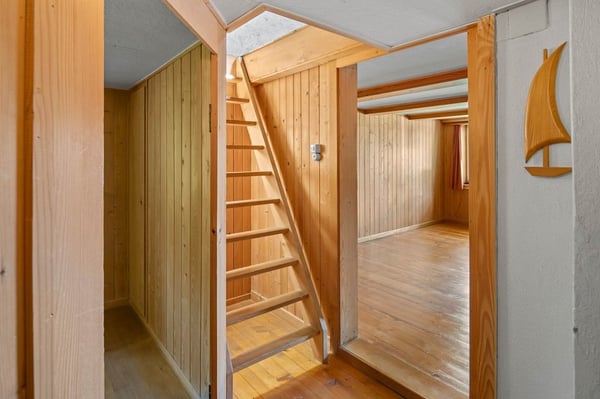 Gepflegtes Flarzhaus mit Landparzelle 12