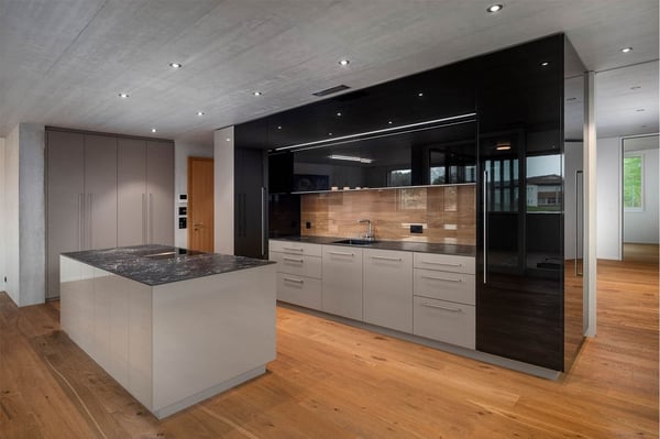 Neuwertige, moderne Wohnung mit verglaster Loggia und schöner Fernsicht 3