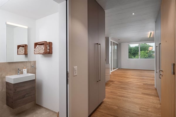 Neuwertige, moderne Wohnung mit verglaster Loggia und schöner Fernsicht 12