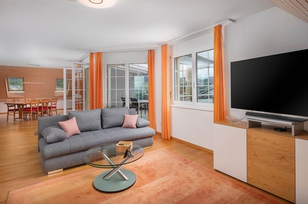 Gepflegte, grosszügige Dachwohnung 3