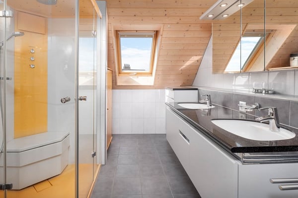 Gepflegte, grosszügige Dachwohnung 6