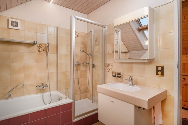Mitten im Zentrum! Gepflegte Dach-Maisonette-Wohnung 11