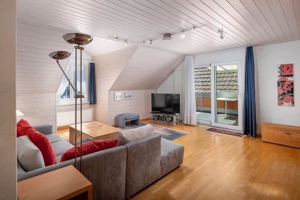 Mitten im Zentrum! Gepflegte Dach-Maisonette-Wohnung 6