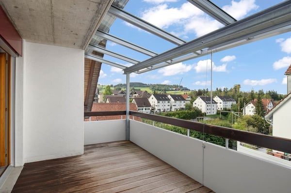 Grosszügig und mit schöner Aussicht 1