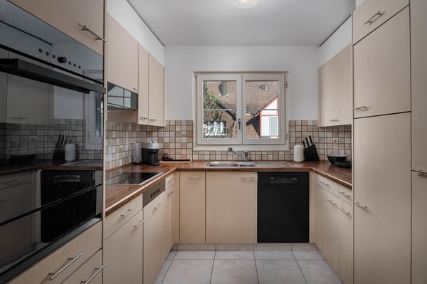 Anlage oder Eigennutzung! Grosszügige Dach-Maisonette-Wohnung mit Garten 5