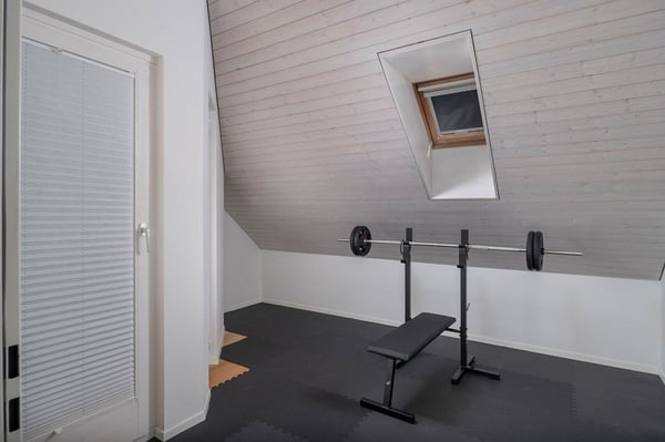 Anlage oder Eigennutzung! Grosszügige Dach-Maisonette-Wohnung mit Garten 12