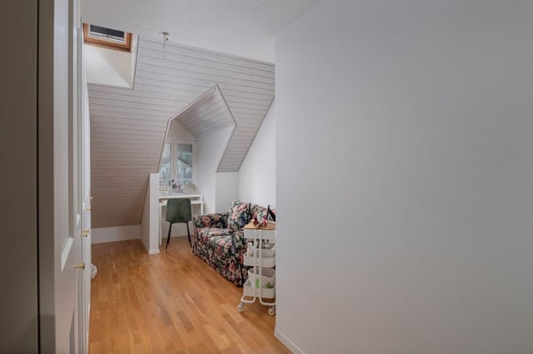 Anlage oder Eigennutzung! Grosszügige Dach-Maisonette-Wohnung mit Garten 8