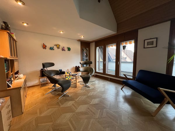 Charmante 5.5-Zimmer-Maisonette-Wohnung in Effretikon 2