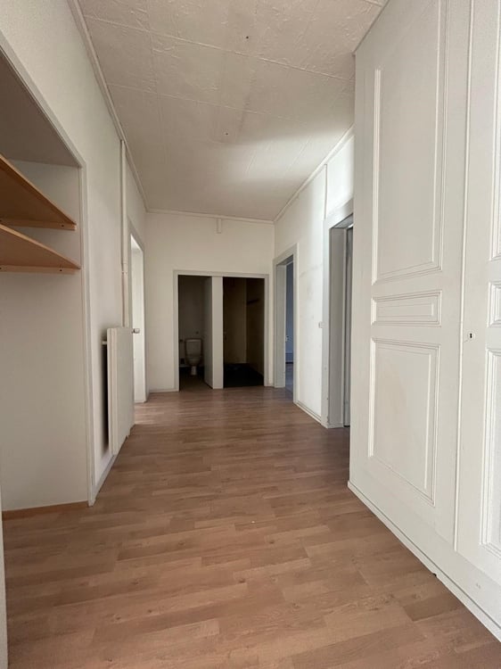 Zu vermieten: Helles und geräumiges Büro Avenue Léopold-Robert 88 5