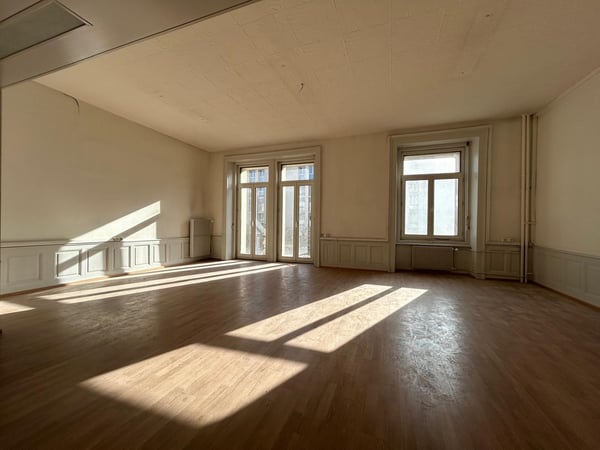 Zu vermieten: Helles und geräumiges Büro Avenue Léopold-Robert 88 2