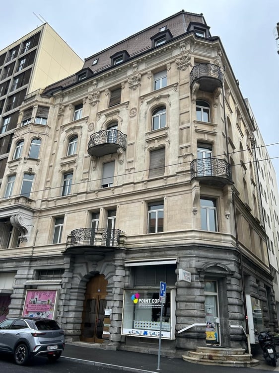 Zu vermieten: Helles und geräumiges Büro Avenue Léopold-Robert 88 1