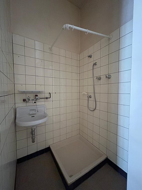 Zu vermieten: Helles und geräumiges Büro Avenue Léopold-Robert 88 6