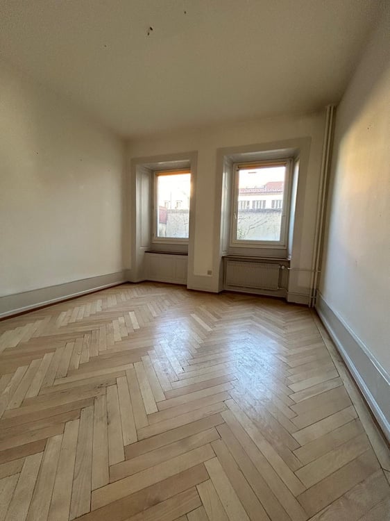 Zu vermieten: Helles und geräumiges Büro Avenue Léopold-Robert 88 4