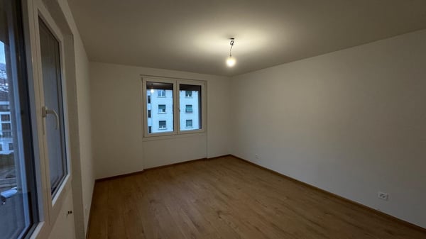 Spacieux appartement rénové de 1 pièces avec balcon à Sion 12