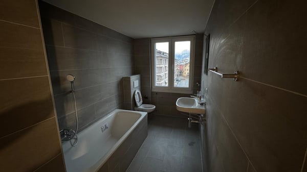 Spacieux appartement rénové de 1 pièces avec balcon à Sion 13