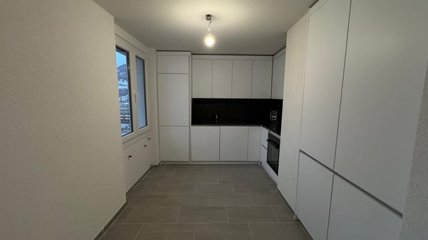 Spacieux appartement rénové de 1 pièces avec balcon à Sion 3