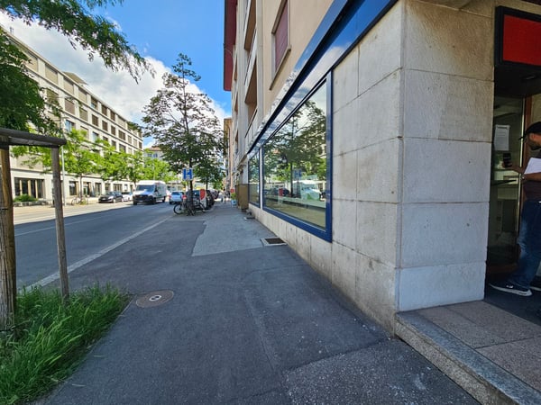 Spacieux appartement rénové de 1 pièces avec balcon à Sion 1